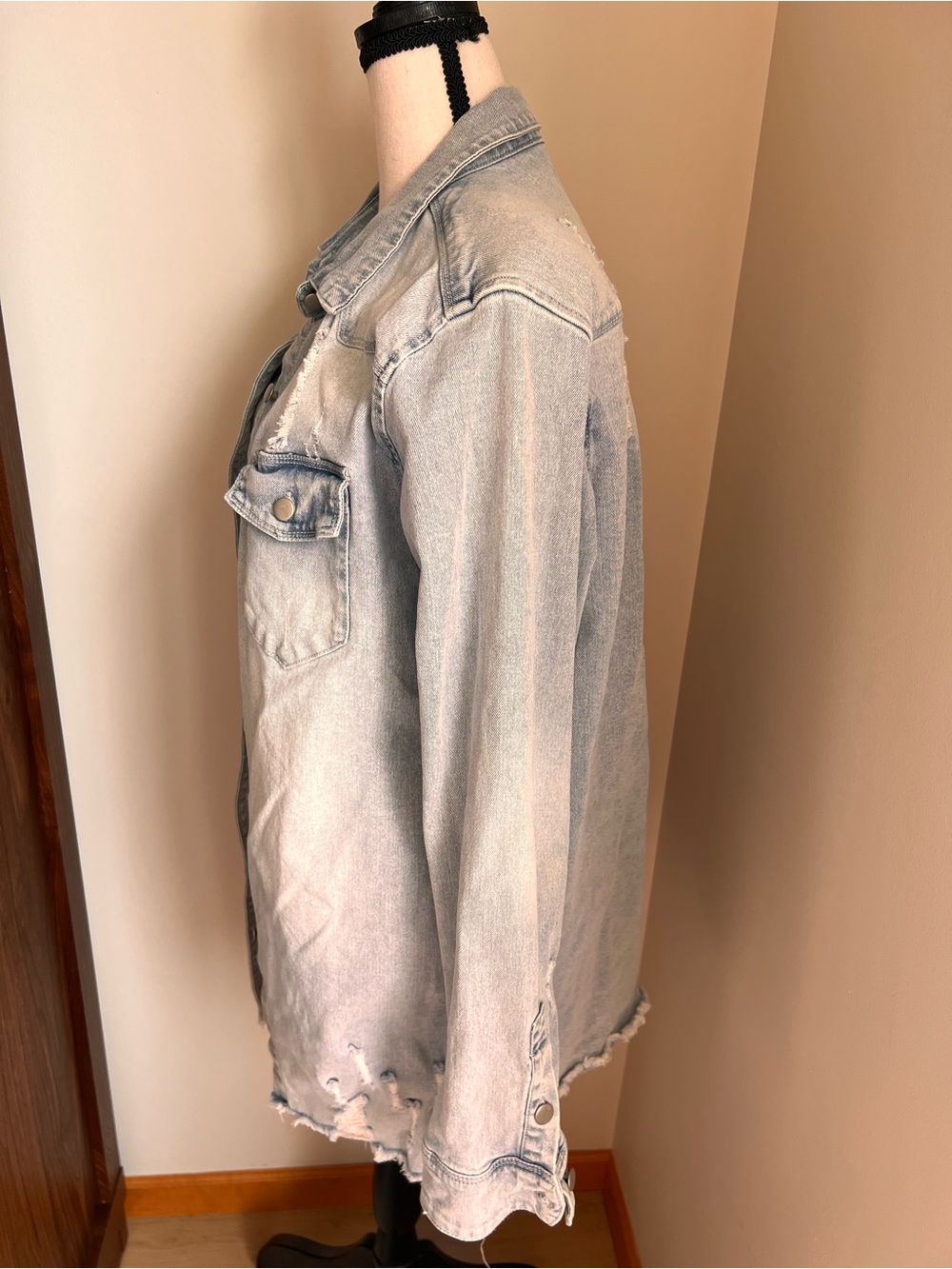 Denim shacket 💙 - Picture 4 of 8